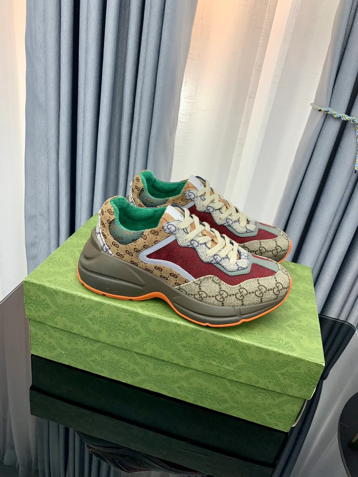 👟👟Ex-factory price 480👟👟 Gucci dad shoes for couples, distressed leather horn-shaped retro jogging shoes. The Balenciaga grandpa trend has subsided, ushering in GUCCI dad shoes, the trend leader in the fashion industry. The original shoes are molded and the original last is made by the Italian handmade foundry! [Gucci original dad shoes] Original surface: imported calfskin! Lining: Grade A hybrid lambskin! Outsole: The highest restoration sole. TPU material plus wear-resistant foam (anti-wear cushioning) ivory leather has been processed with an old-fashioned effect. The sole is 5cm high! The comfort level is excellent, killing all high-end versions on the market! Original logo outsole! 👣Size: Women’s size 35-40. Men's size 38-45. Women's heel with 🈚️logo! Men's heel with 🈶️logo!